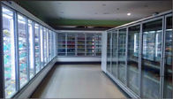 Passeggiata commerciale del supermercato della porta di vetro in frigorifero più fresco dell'esposizione del latte della bevanda