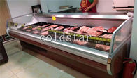 La ghiottoneria del frigorifero dell'esposizione di alta qualità montra il contatore della carne fresca del supermercato