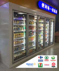 Il latte della bevanda del supermercato ha refrigerato la stanza di vetro di conservazione frigorifera della porta dello scaffale di esposizione