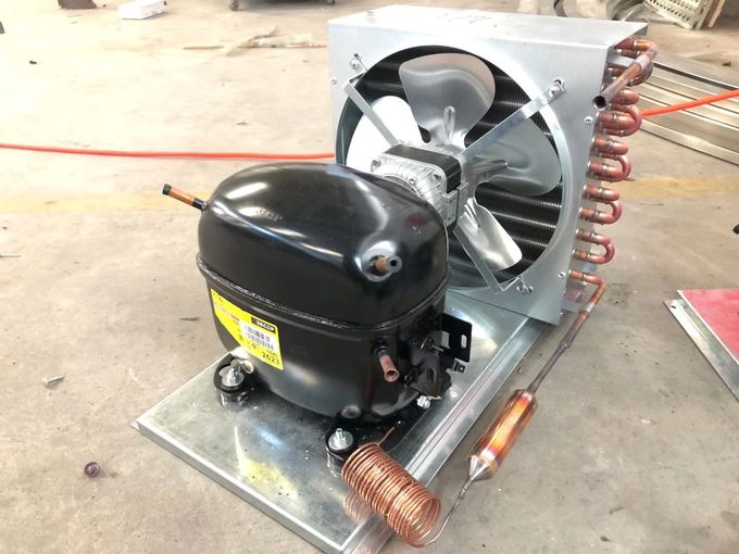 L'auto disgela la gamma di temperature delle pentole -22℃~ -18℃ del congelatore 7 della vetrina del gelato 0